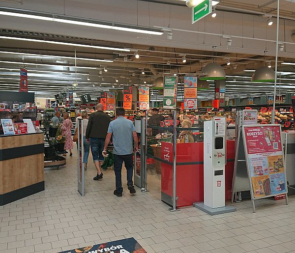 Pracownicy popularnej sieci mają dość. W południe zatrzymają pracę-22729