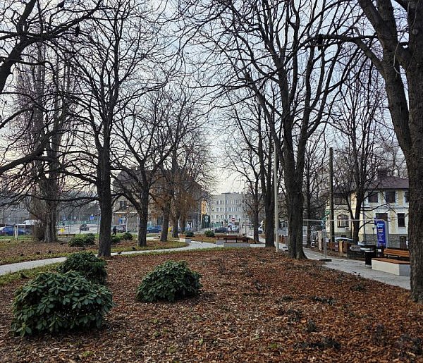 Skwer przy PCK i Sempołowskiej oddany przed terminem-23182