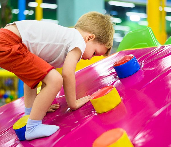 Zostawiasz dziecko w sali zabaw? Urząd wykrył poważne uchybienia-23513