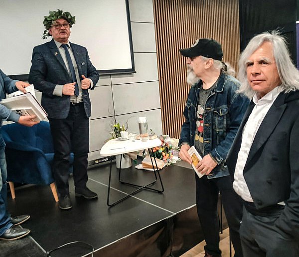 Poezja, która brzmi. Benefis Mirosława Bochenka w Książnicy Beskidzkiej