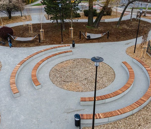 Nowy skwer przy ul. Stefanii Sempołowskiej i Hugona Kołłątaja w Bielsku-Białej