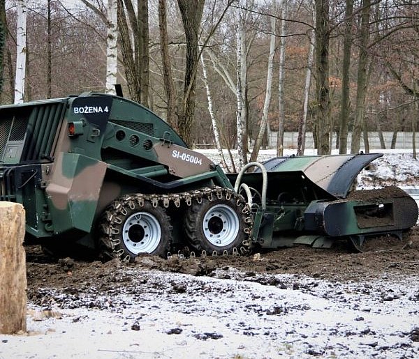 Podczas remontu drogi w Szczyrku znaleziono pocisk z II wojny światowej