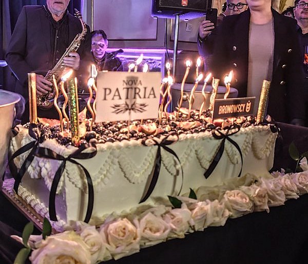 Oficjalne otwarcie NovaPatrii: Tom Hausner Band, tort od Bronowskich i pokaz tanga