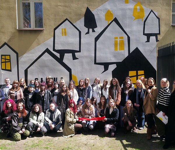 Młodzi plastycy wyszli z pracami na miasto