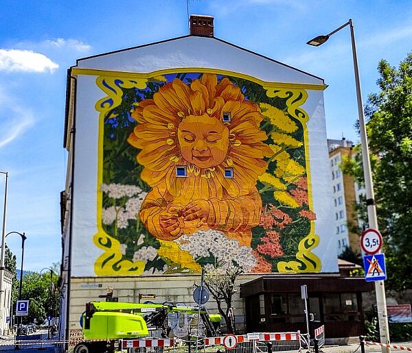 Nowy mural w Bielsku-Białej. Prekolumbijskie klimaty na placu Opatrzności Bożej