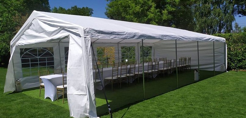 Wynajem namiotów imprezowych – kiedy to najlepsze rozwiązanie zamiast sali?