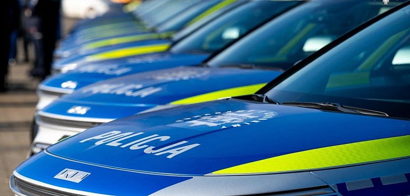 Nowe radiowozy dla bielskiego garnizonu policji. 14 pojazdów trafiło do służby