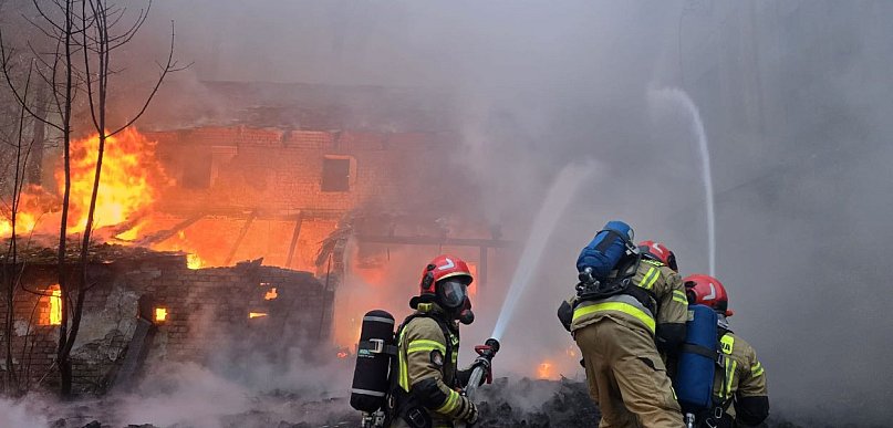 Kłęby dymu nad Bielskiem-Białą i osiem zastępów straży w akcji!