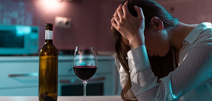 Alkohol a przewlekły bół - pułapka samoleczenia, która pogłębia cierpienie