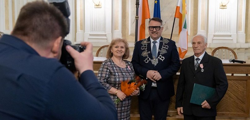 Złote i diamentowe gody w Bielsku-Białej. Medale dla małżeństw z wieloletnim staże