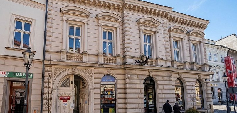 Pękające ściany i uginające się podłogi. Dlaczego biblioteka musi się przenieść?