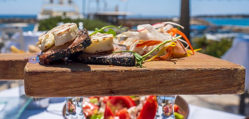 Greckie oliwki i greckie ryby w puszce — kilka sposobów na prostą kuchnię