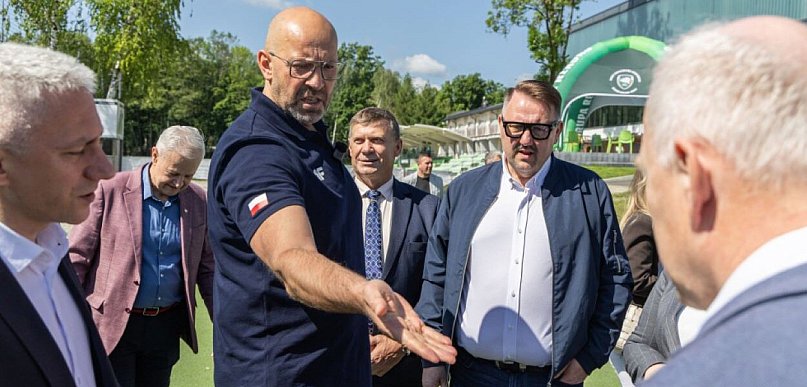 Bielsko-Biała: minister Jakub Rutnicki przekazał środki na boiska w programie Orły