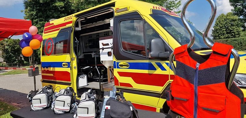 Bielskie Pogotowie z nowym ambulansem i sprzętem za miliony