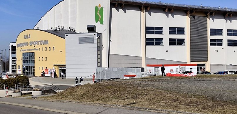 Uwaga! Parking przy hali pod Dębowcem zamknięty