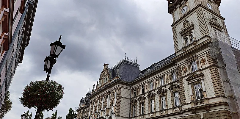 Utrudnienia na placu Ratuszowym i okolicznych parkingach - 23443