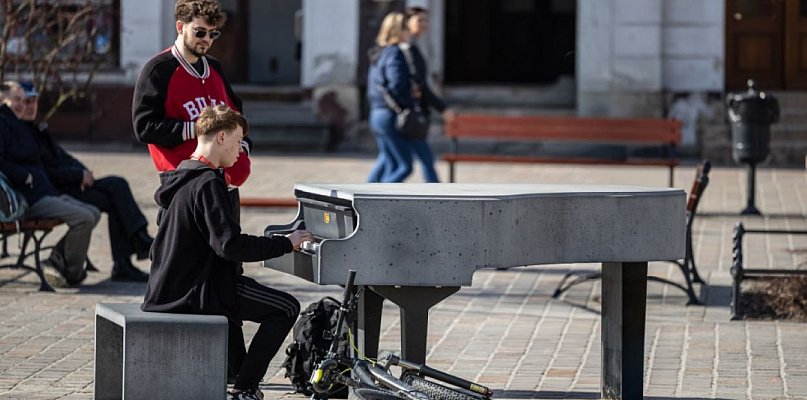 Fortepian na Placu Wojska Polskiego w Bielsku-Białej ponownie dostępny