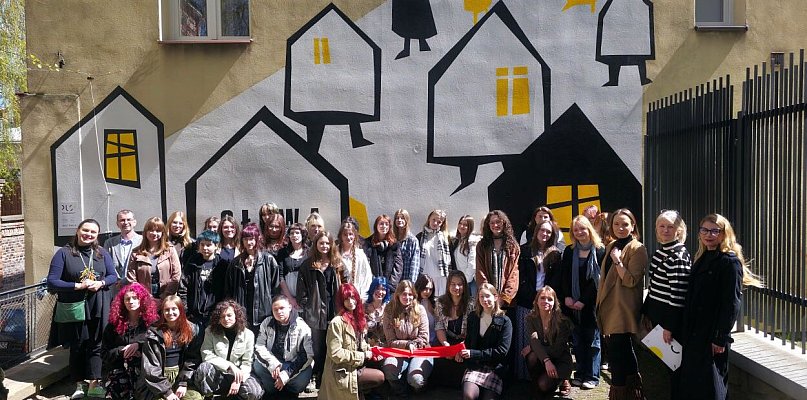 Młodzi plastycy wyszli z pracami na miasto