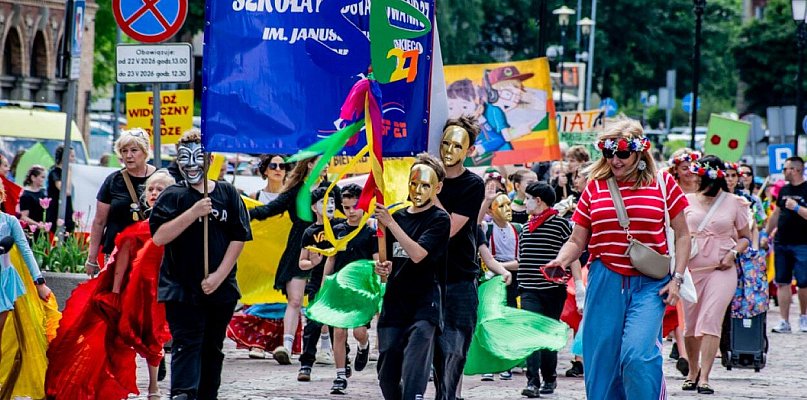 Kolorowy pochód młodzieży przeszedł ulicami Bielska-Białej