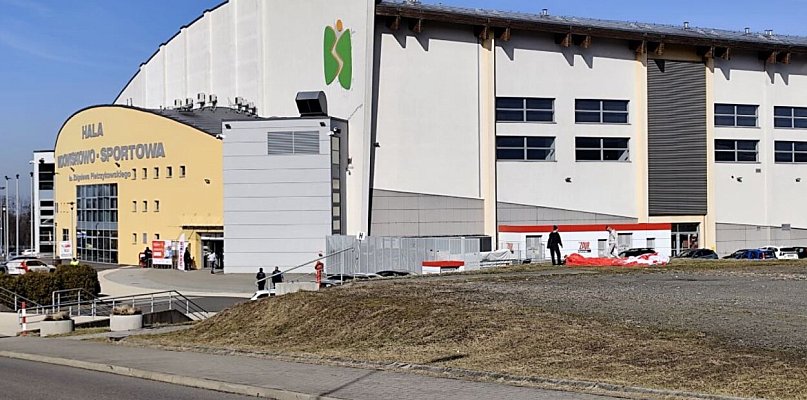Uwaga! Parking przy hali pod Dębowcem zamknięty
