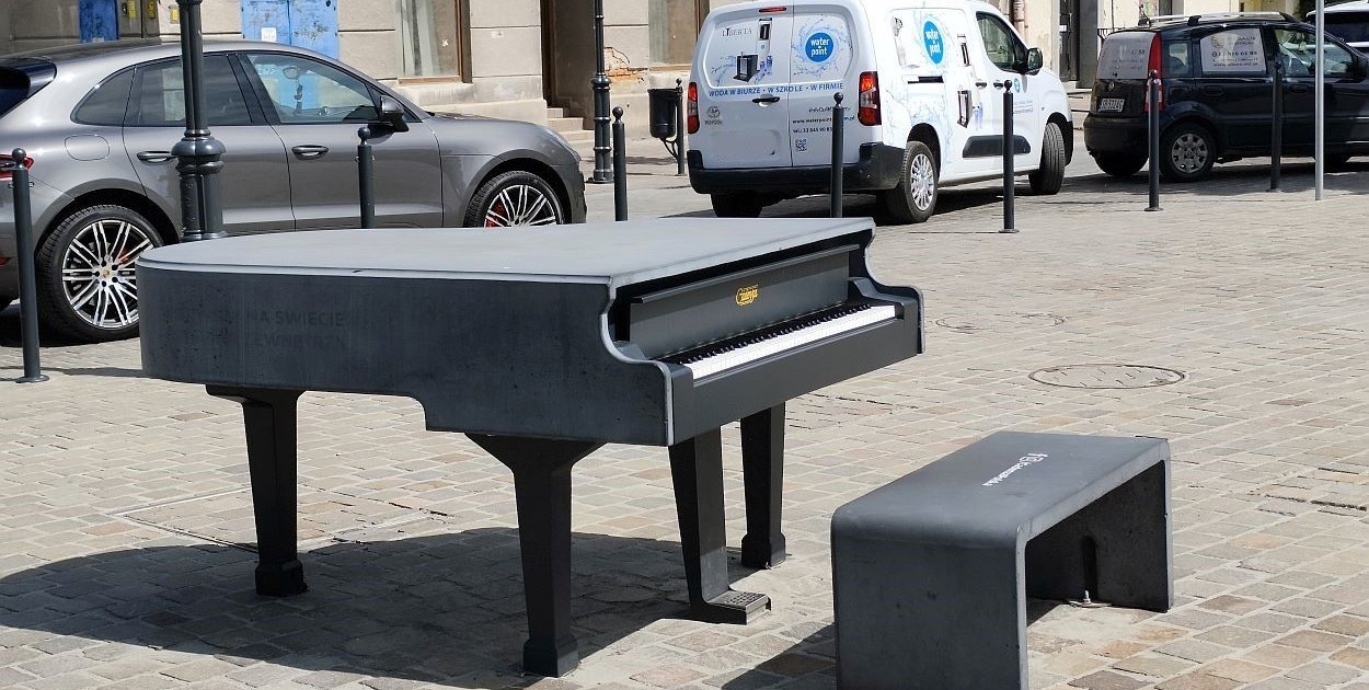 Fortepian, który uciszył plac. Historia instrumentu, który podzielił miasto