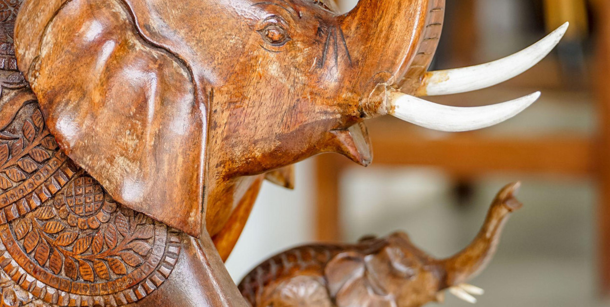 Jak dbać o figurki z drewna, aby służyły przez lata?