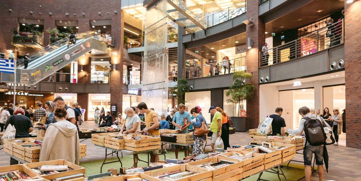 Kiermasz Żyjące Książki i spotkanie z pisarką