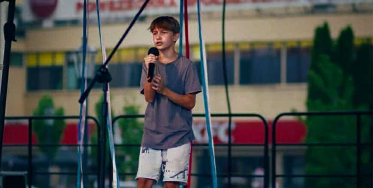 Konrad Charewicz, 14-letni wokalista z Bielska-Białej