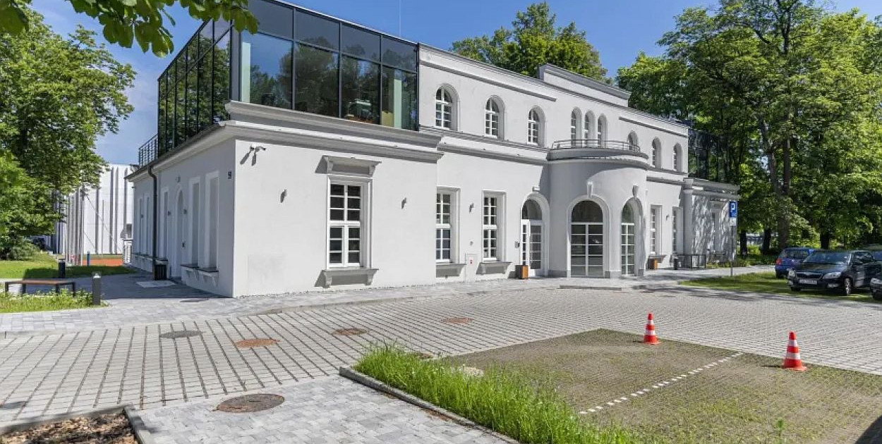 Pawilon lodowy i korty tenisowe w Parku Włókniarzy w Bielsku-Białej z nagrodą