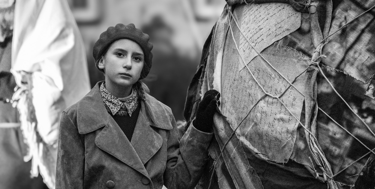 Poruszająca instalacja Teatru Polskiego o losach zapomnianego zakątka