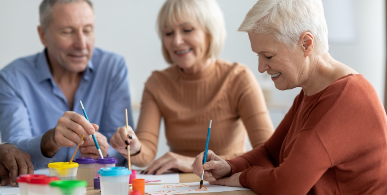 Szukasz sposobu, by pomagać innym poprzez sztukę? Odkryj zawód, który łączy kreaty
