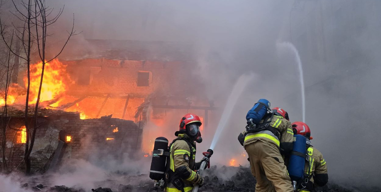 Kłęby dymu nad Bielskiem-Białą i osiem zastępów straży w akcji!
