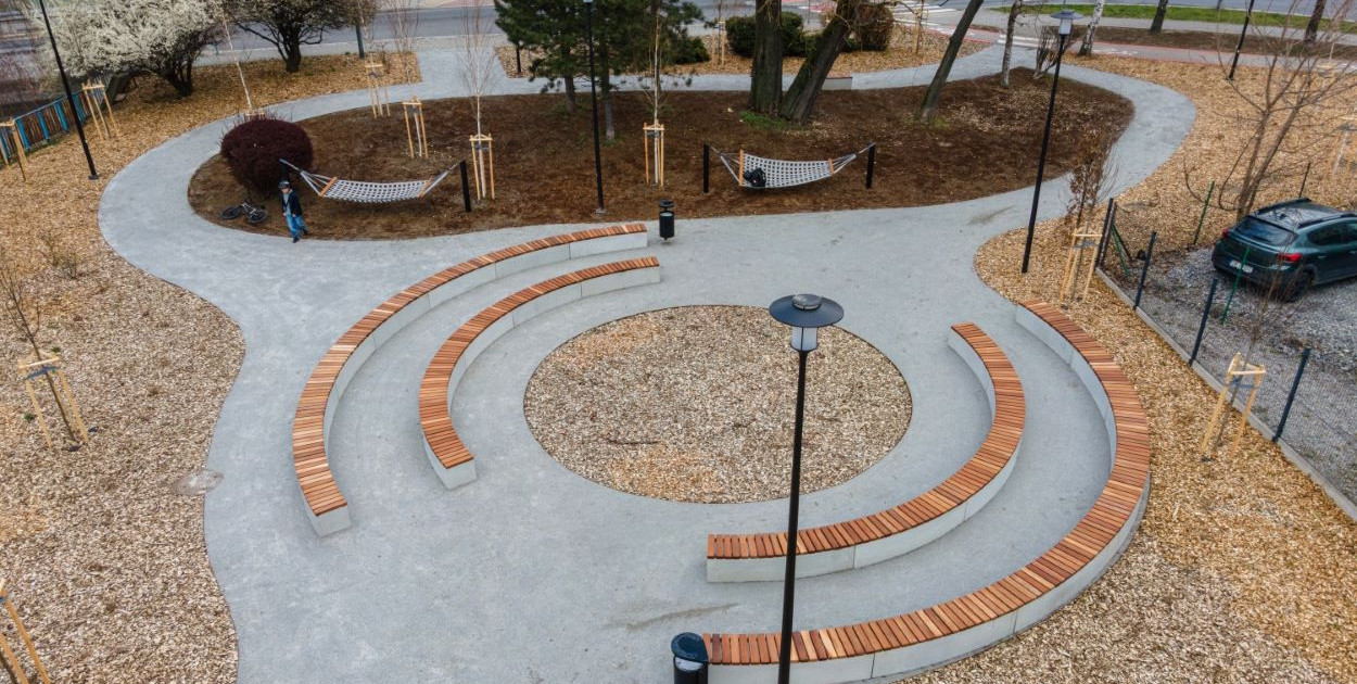 Nowy skwer przy ul. Stefanii Sempołowskiej i Hugona Kołłątaja w Bielsku-Białej