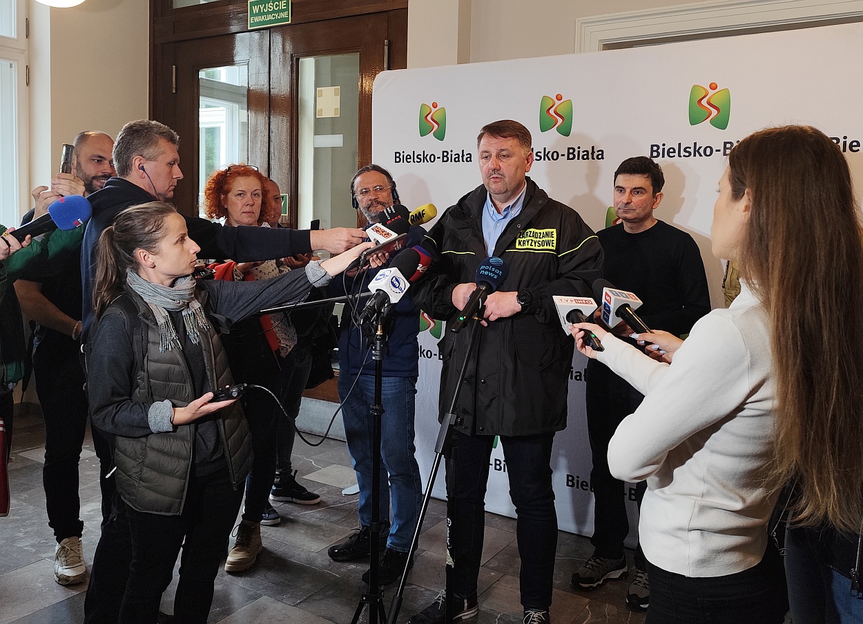 Konferencja prasowa zwołana przez sztab kryzysowy w bielskim Ratuszu