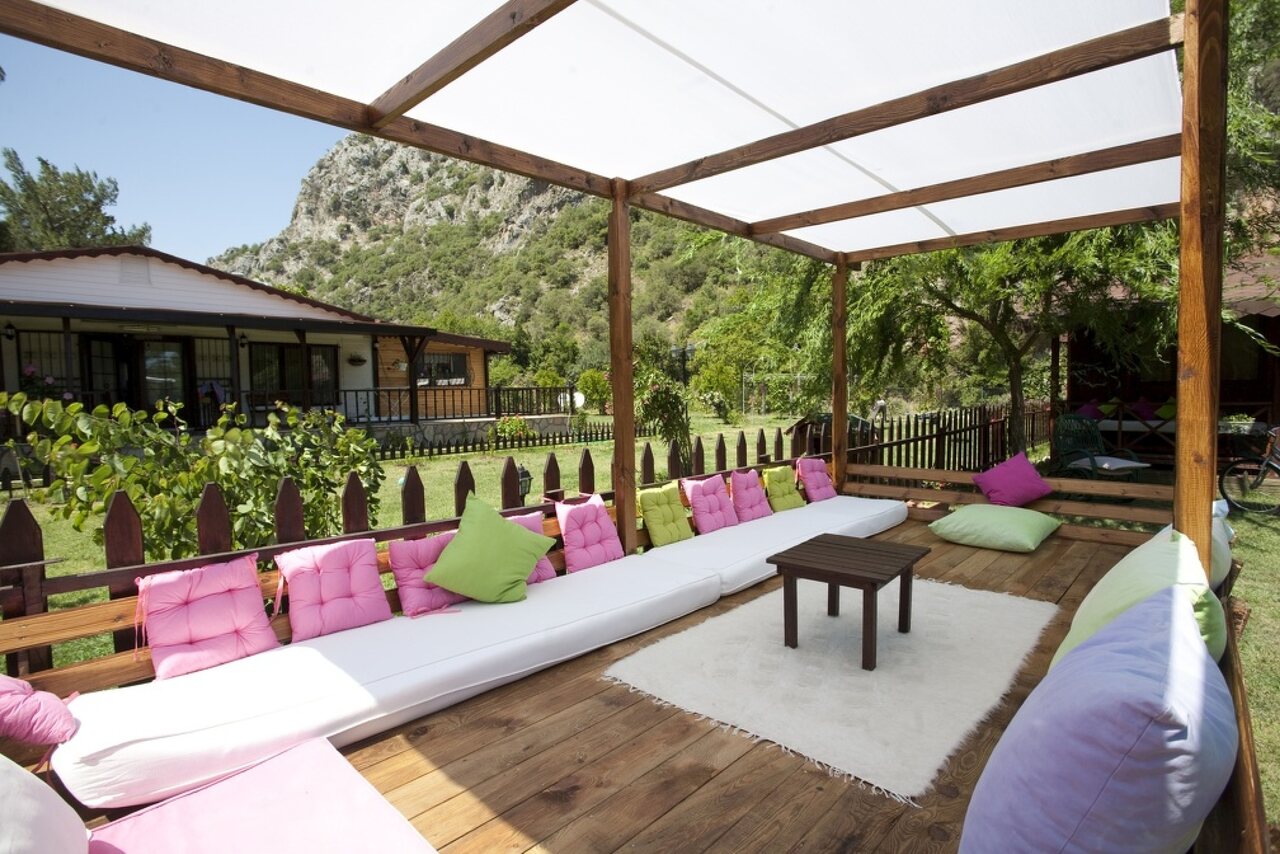 Ogród pod dachem – jak zaprojektować przestrzeń do relaksu niezależną od pory roku? Ogród pod dachem