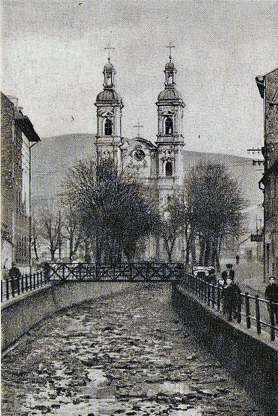 Bulwary nad potokiem Niwka - widok z lat 30. Od 1974 r. rzeka została skanalizowana i obecnie płynie pod ulicą Stojałowskiego