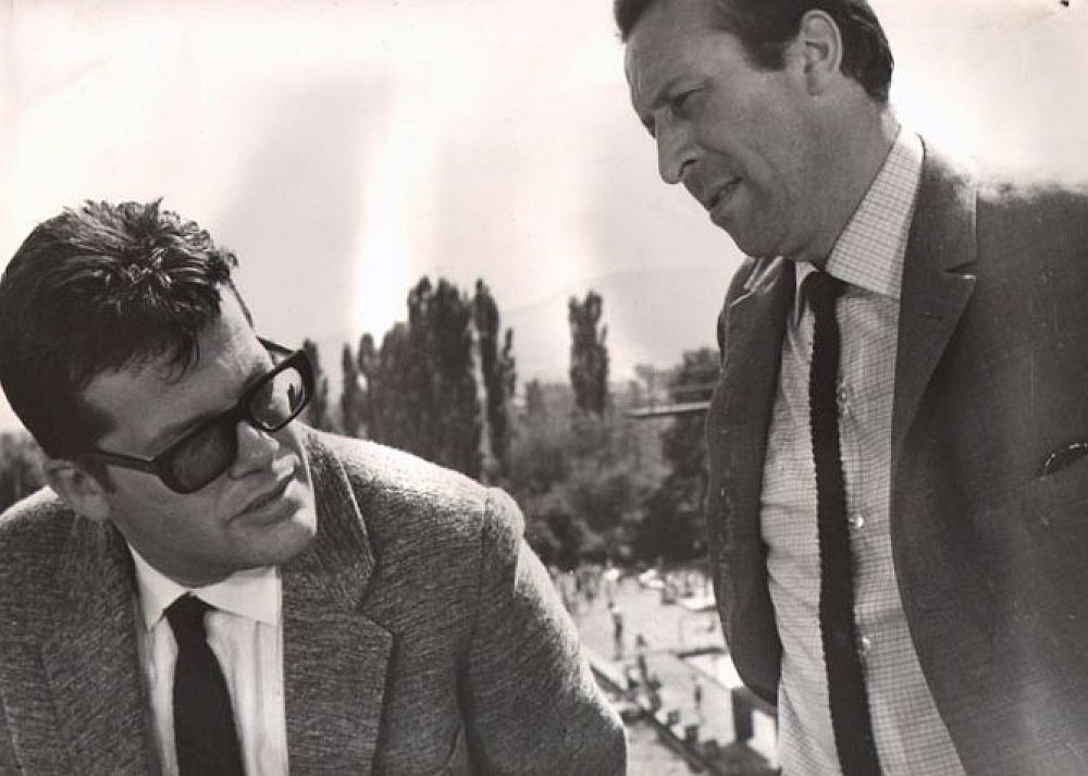 Kadr z filmu Jutro Meksyk - Zbigniew Cybulski i Leon Niemczyk
