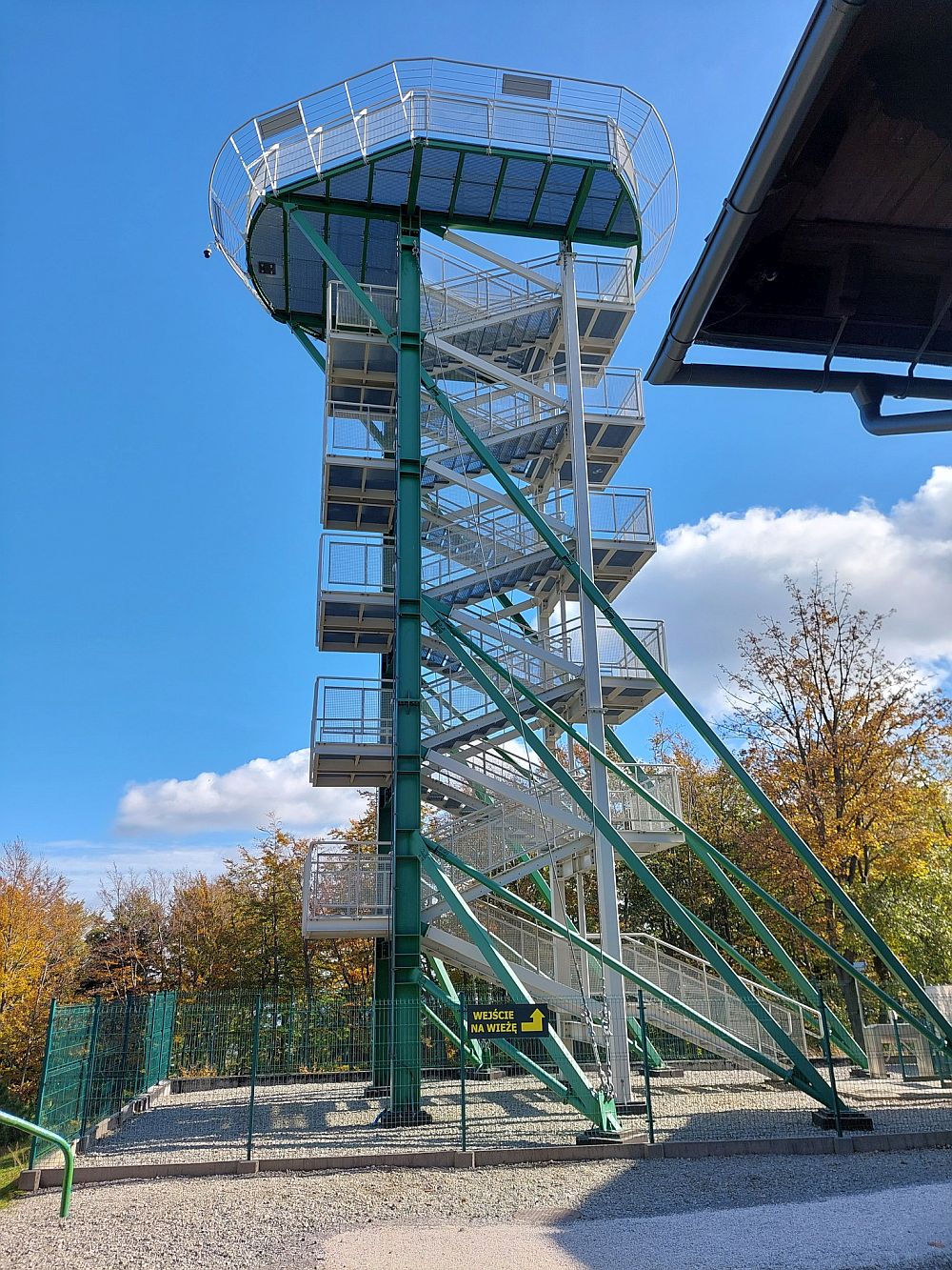 Wieża widokowa przy górnej stacji kolei linowej / fot. FB Kolejka Linowa