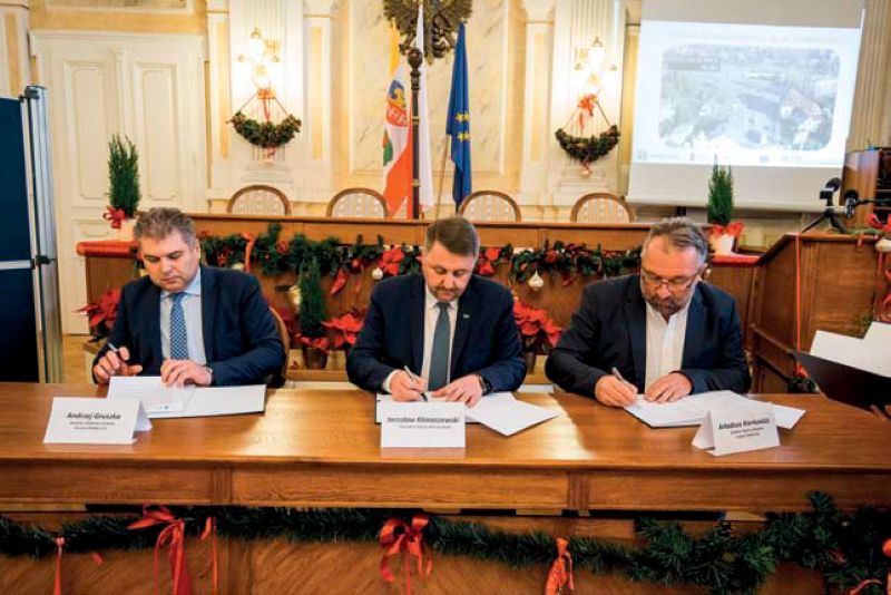 prezydent Bielska-Białej Jarosław Klimaszewski, dyrektor Regionu Południe Eurovia Polska S.A. Arkadiusz Kierkowicz oraz dyrektor Oddziału Kraków Eurovia Polska S.A. Andrzej Gruszka.