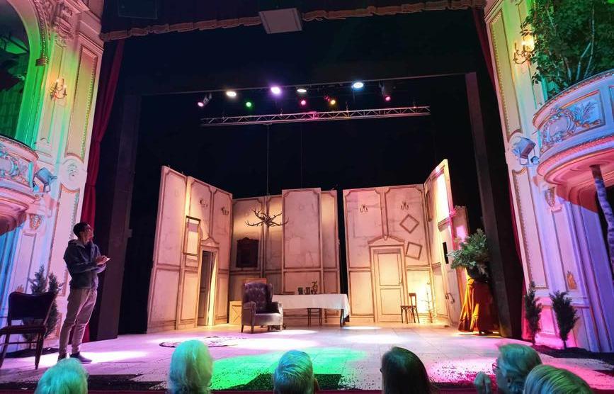 Uczestnicy poznawali tajemnice światła, dźwięku i teatralnej scenografii / fot. Zbigniew Lubowski