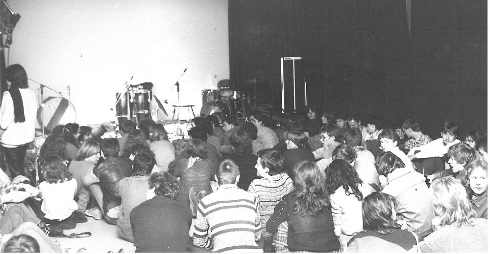 Publiczność na jednym z koncertów grupy OSJAN - wczesne lata 80