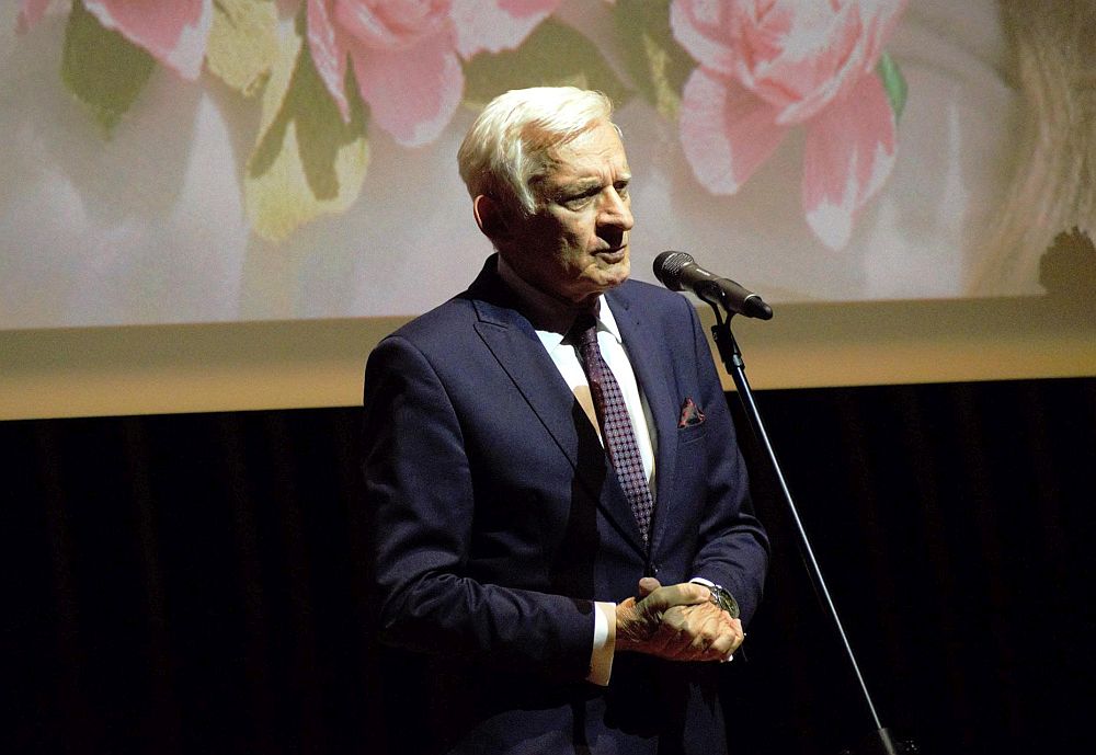 Premier Jerzy Buzek