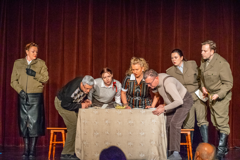 Teatr po Pracy - fragment przedstawienia DOM NA GRANICY Spotkanie promocyjne Kalendarza Beskidzkiego 2026