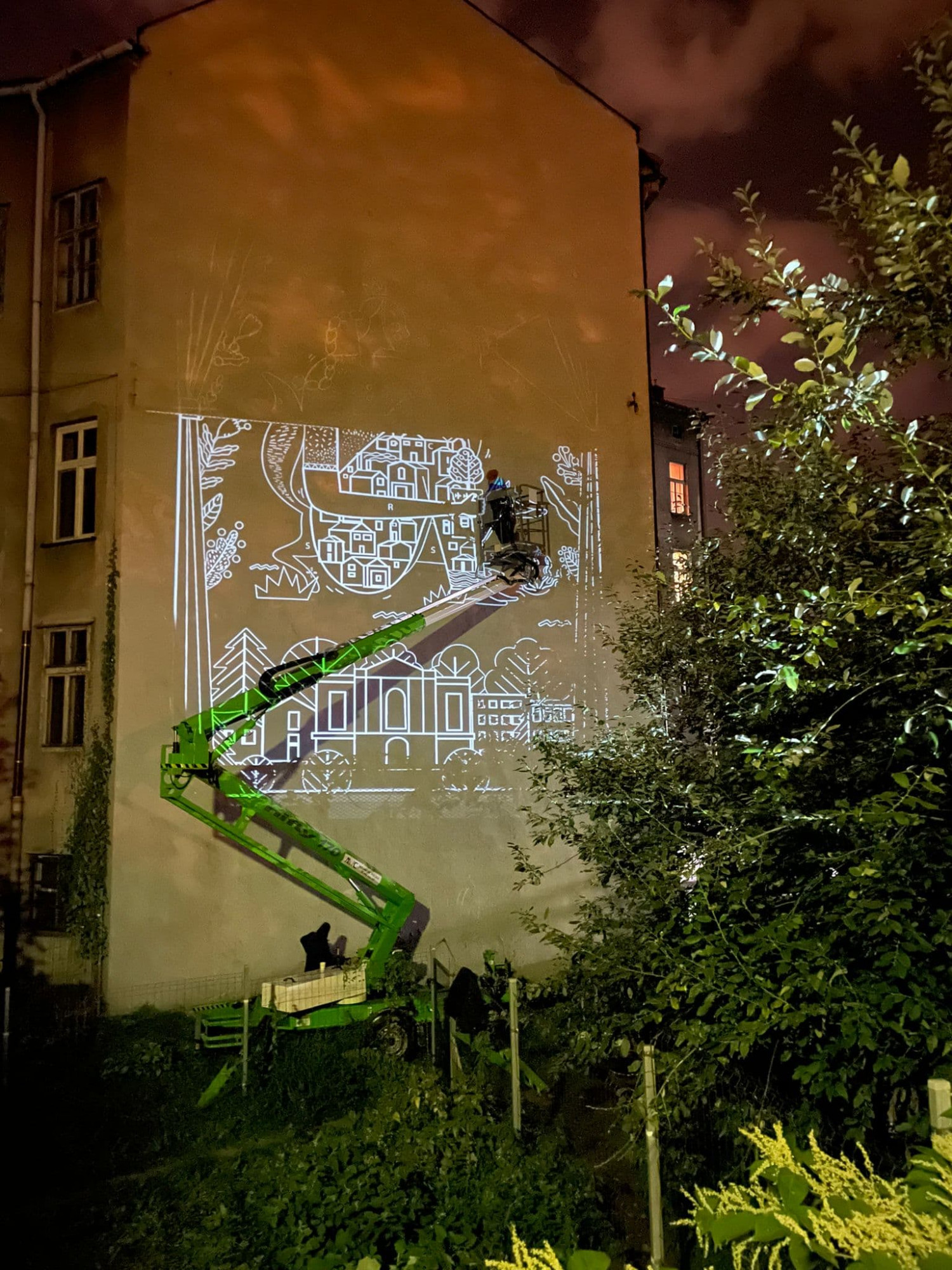 Prace przy nowym muralu w centrum Bielska-Białej - Alicja Jakimów
