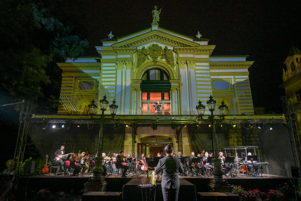 Orkiestra pod batutą Jacka Obstarczyka