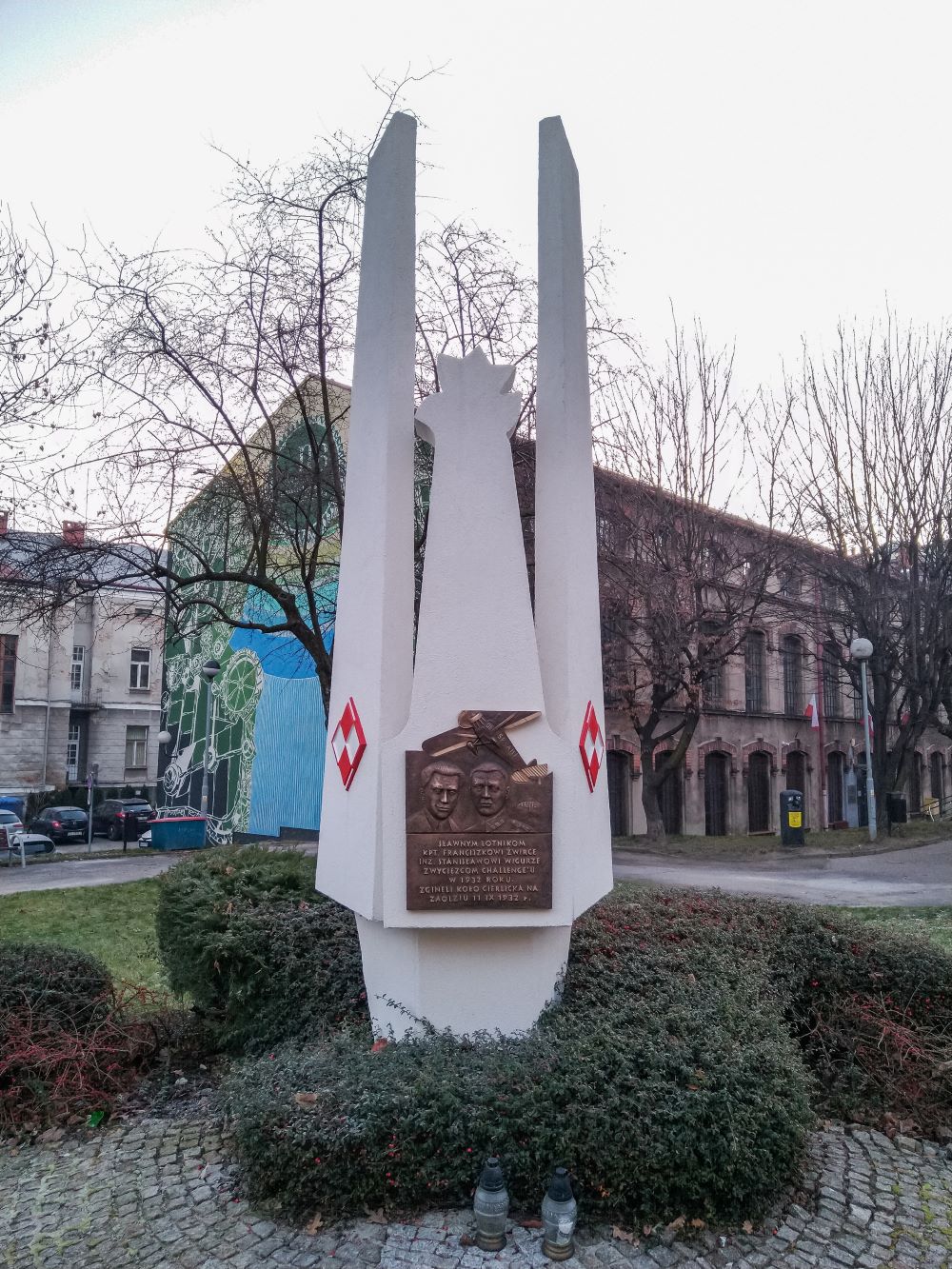 Odnowiony pomnik Żwirki i Wigury w Bielsku-Białej: symbol pamięci o asach polskiego lotnictwa