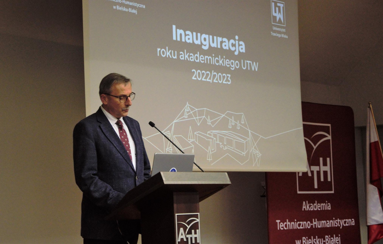 Prorektor ds. Studenckich i Kształcenia dr hab. inż. Tomasz Knefel