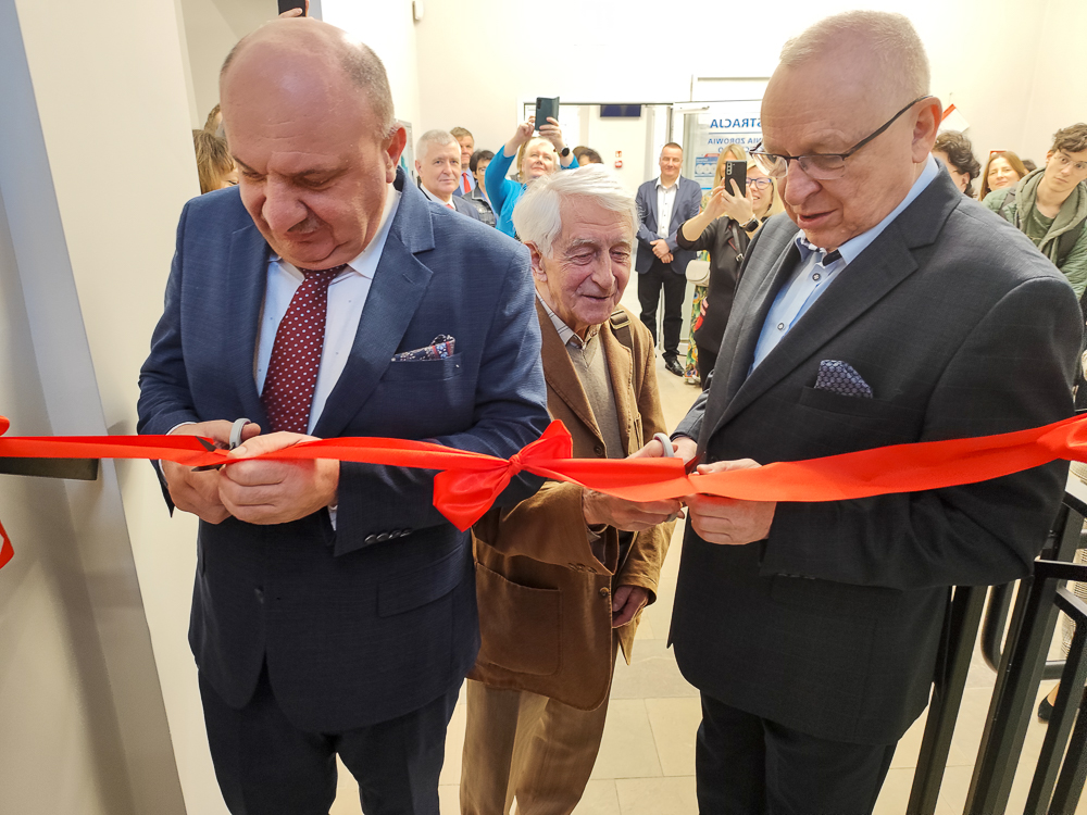 Oficjalne przecięcie wstęgi 