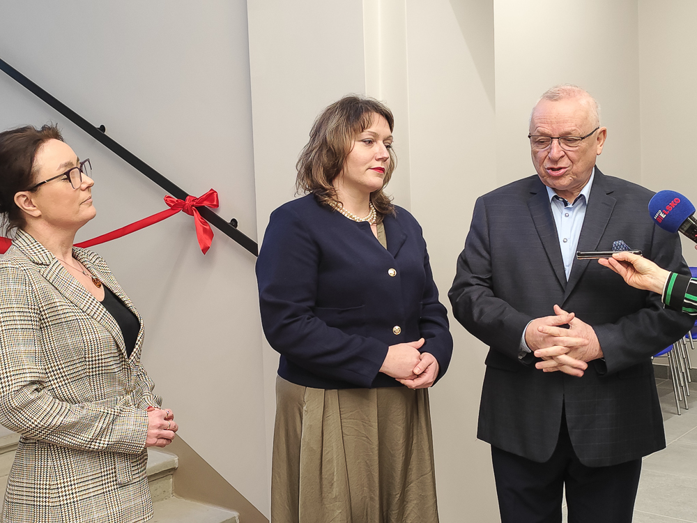 dr Izabela Dydo-Konior, dyr. Sabina Nowak i starosta bielski Andrzej Płonka